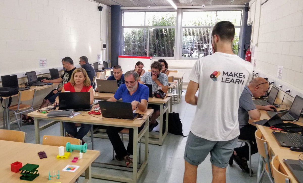 Make_and_Learn's tweet image. Tanquem la primera setmana de formació #SHERPA amb 
@CentreJViladoms @_lavall @ICarlesVallbona @escorialvic @la_sinia i INS Les Margues. @BlocksCAD
@tinkercad AppLab @codeorg #Disseny3D #Impressió3D #Programació