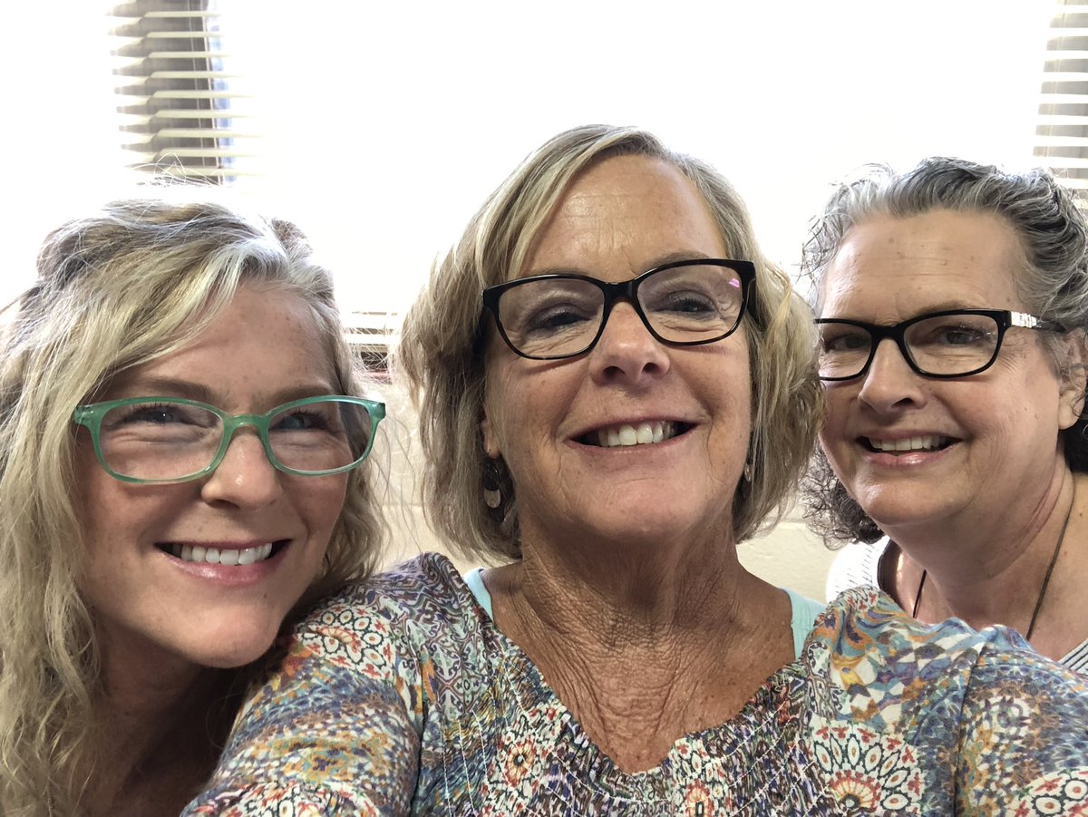 karenho60070590's tweet photo. Sitting between two math geniuses @CherylBacon8 @MabletonES #ultimatelearningexperience #ccsdtitleone https://t.co/uMk0LyzzqO