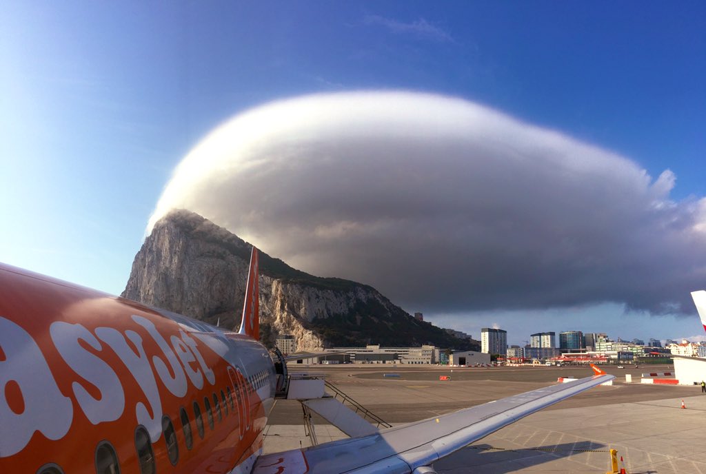 How can you not love meteorology? Gibraltar’s levanter. Created by easterly winds from the warm sea being forced up by the rock and condensing. Never seen it as well formed as this. ⛰🇬🇮