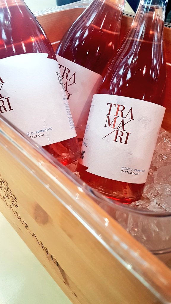 hnwines's tweet photo. As Official Wine Supplier to @Ascot, today we are delighted to be pouring wines from a selection of our Italian partners at the @Italia Festival of Food &amp; Wine 🏇🍷

#Ascot https://t.co/HEO4zq0f5J