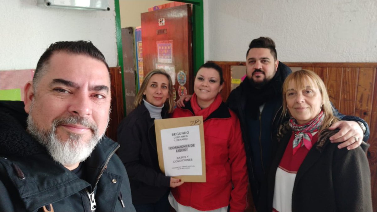 DanteBoeri's tweet image. Hoy por la mañana estuvimos en la Escuela Técnica y las primarias 15 y 41 de #Echeverria. 
Charlamos con lxs compañerxs y les compartimos las bases del certamen " Corazones de Liquid" para que participen alumnxs y docentes!!!
@SUTEBAProvincia @PDSurradio @echeverriaol @DiarioEE