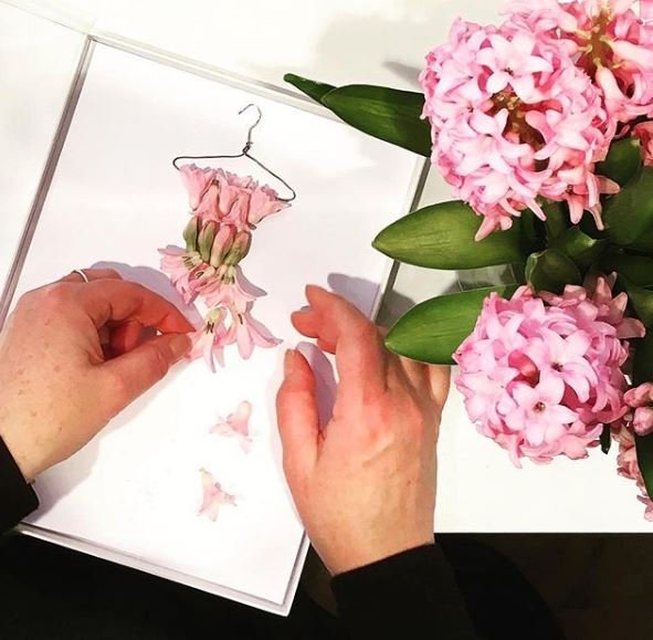 USGCA's tweet photo. Happy Friday everyone! We’d like to introduce you to new #GCAMember, @petalandpins. 🎉🎉🎉 Est. in 2012 by Sandra Alcorn, petal &amp; pins features stylishly playful greeting cards &amp; gifts–all designed with flowers from her own garden. 🌺🌼🌸Welcome to the GCA, Sandra! #FeatureFriday https://t.co/iTnG5KRdg9