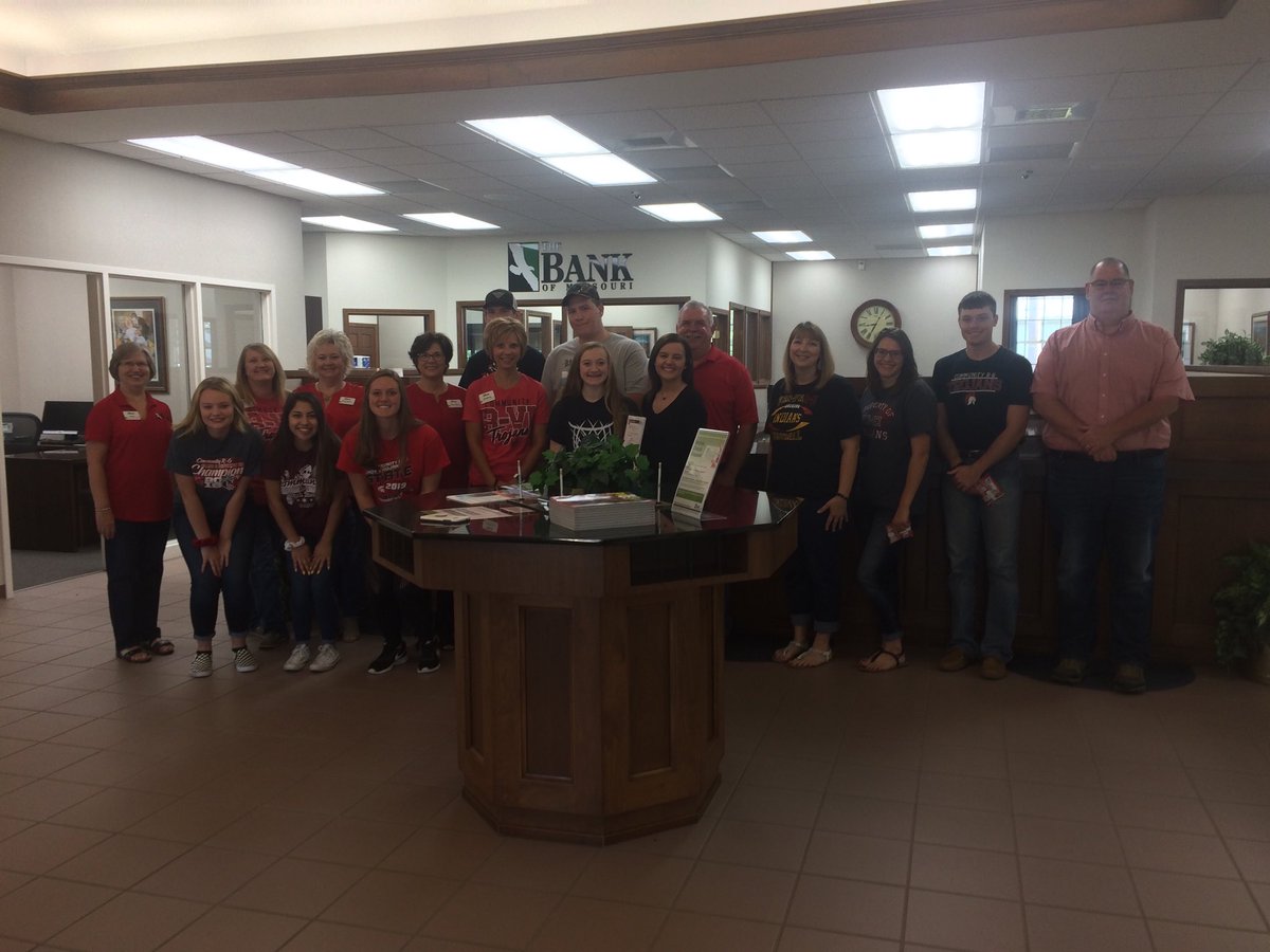 cr6MUscience's tweet photo. β¦@bankofmissouriβ© Showing their #TrojanPride β¦@CR6Trojansβ© #WeRCommUNITY #OuR6 #GoTrojans https://t.co/JFlBleCyYt