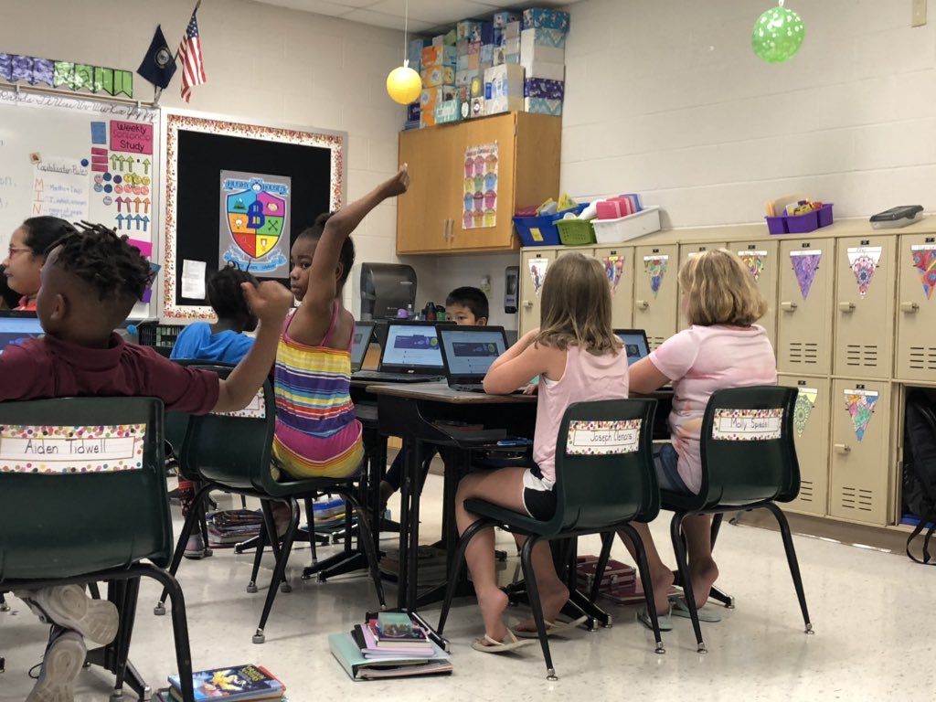 BriarwoodES's tweet photo. Google classroom & Quizlet in @julieboyer21 ‘s class makes studying for your grammar test much more fun. #BEtechie #BEaScholar https://t.co/JHoCmDUeAm
