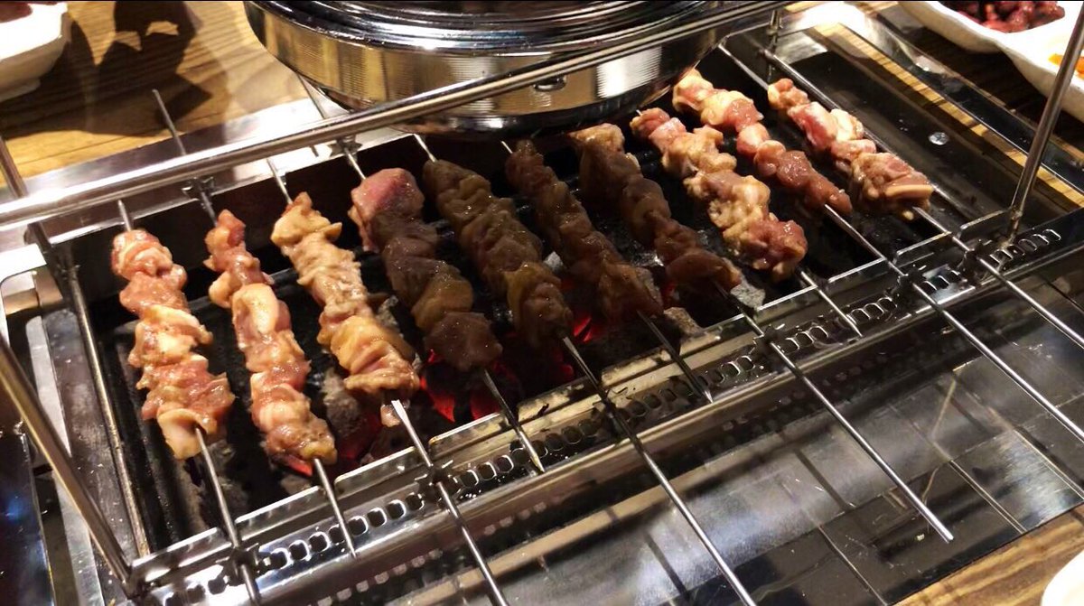 Uzivatel Ryoco Omo Na Twitteru 味も雰囲気も韓国のお店にいるみたいだった 串がクルクル回るグリル 日本にもあるのかな 阿里香 新大久保