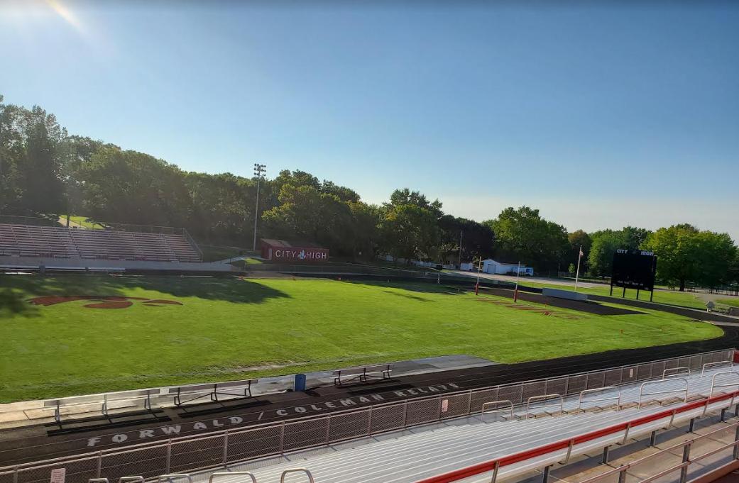 Coach_JWilcox's tweet photo. Beautiful Sunrise over historic Bates Field this morning!  Sophomores kick off tonight at 5 with Varsity to follow approximately 7:30. #BeautifulAsEver #BatesMagic #GAMEDAY https://t.co/jtfAijBJNz