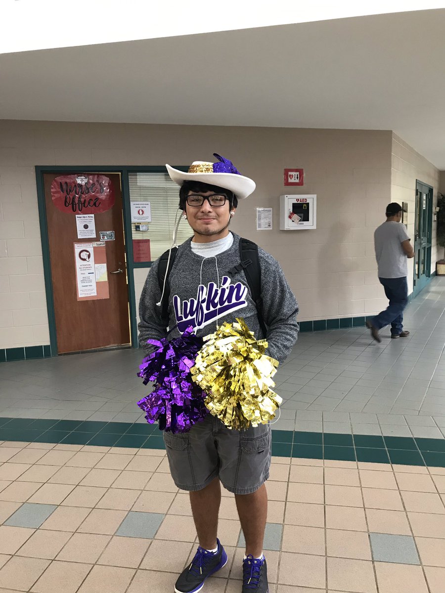 gariontaylor84's tweet photo. Freaky Friday !! #tackynacweek #beatnac #BelieveInLufkin https://t.co/k2dBXI0YcO