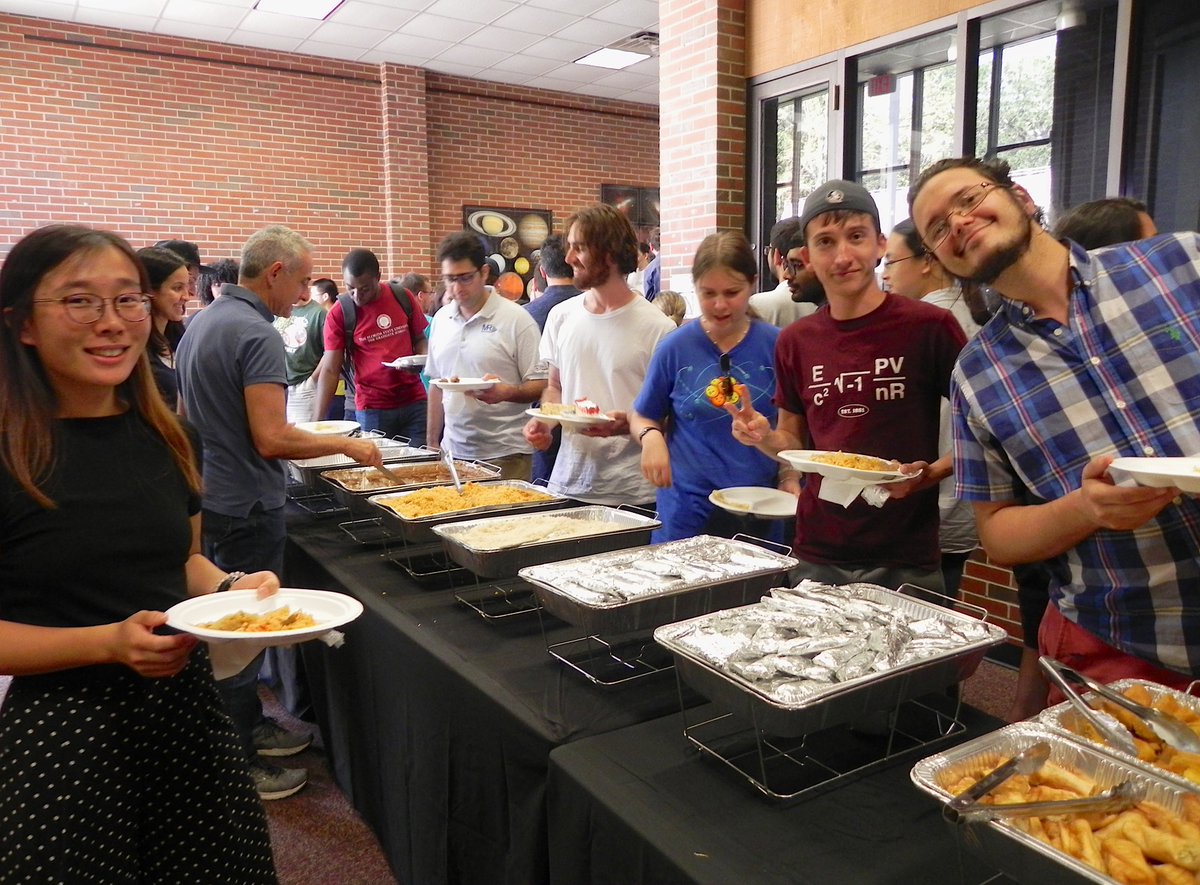 FSUartssciences's tweet photo. WOW: The @FSUPhysics Department sure knows how to throw a welcome party! π On Thursday, @floridastate physics students, faculty and staff gathered at the Richards Building for some delicious food and great conversation. @FSUGS #FSUphysics #FSU #thisishowwenole https://t.co/UE7G2WRY2X