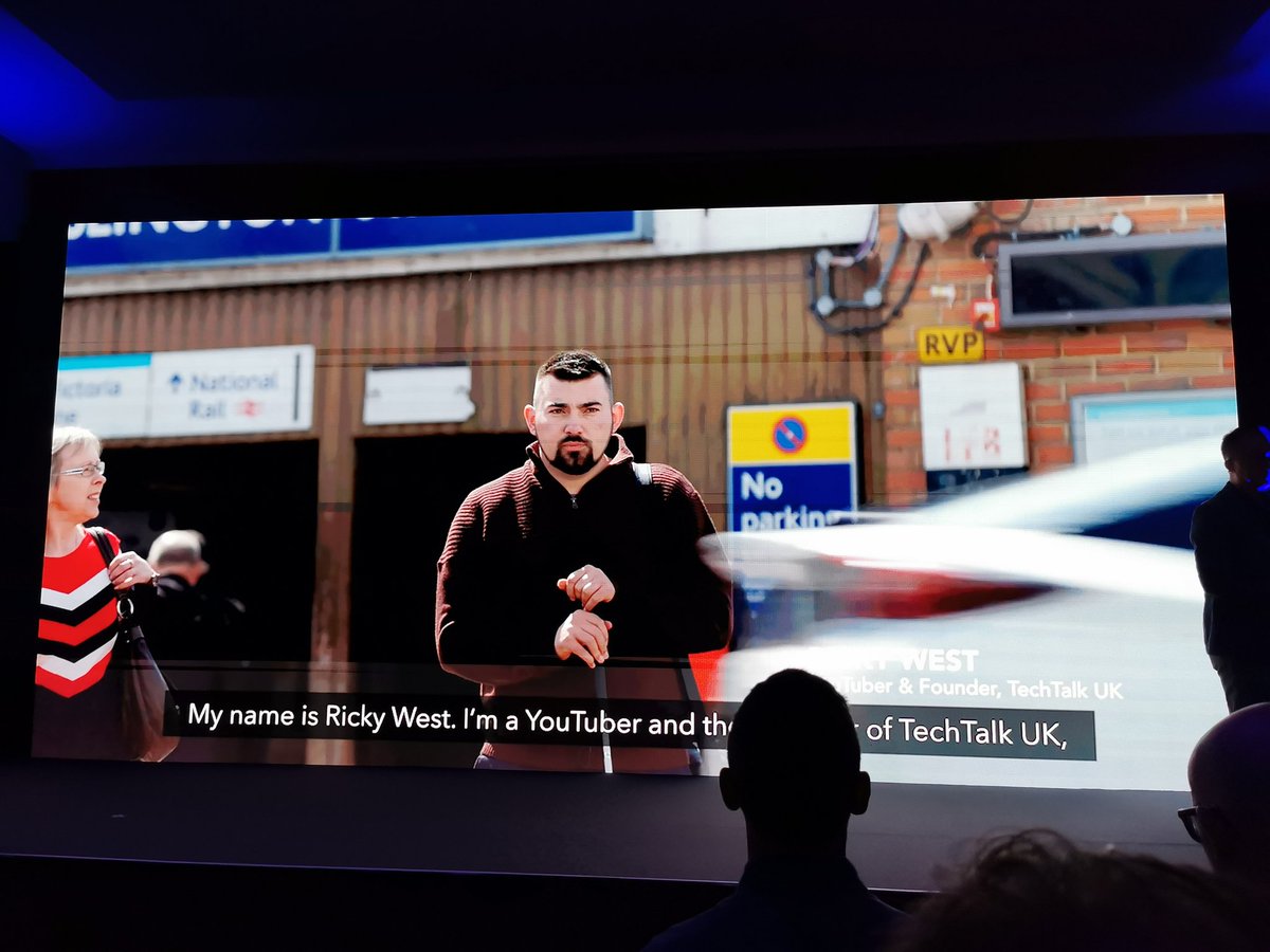 jmcomms's tweet image. And now Ricky West is going to introduce us to a new app called PocketVision for the Honor 20 Pro that helps the visually impaired, by making it easier to read. #IFA19 #Honor #PocketVision #RNIB 

It can enhance text, read text and adjust colours.