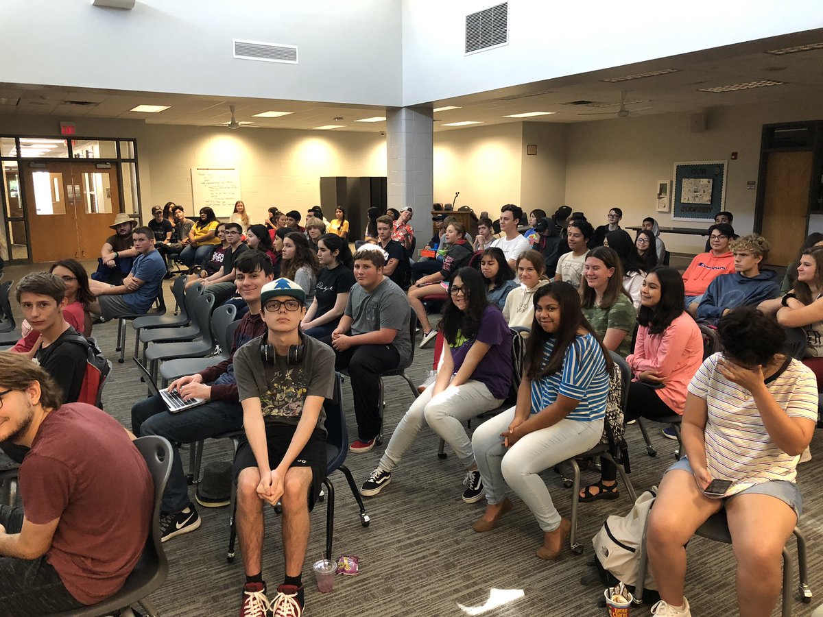 dannyburdess's tweet photo. House Amarok applicants for House Council presenting to their peers!  This is what learner ownership looks like! #amarok @RogersNTHS @MrsBazyk @RogersSchools https://t.co/ItTztWgmWK