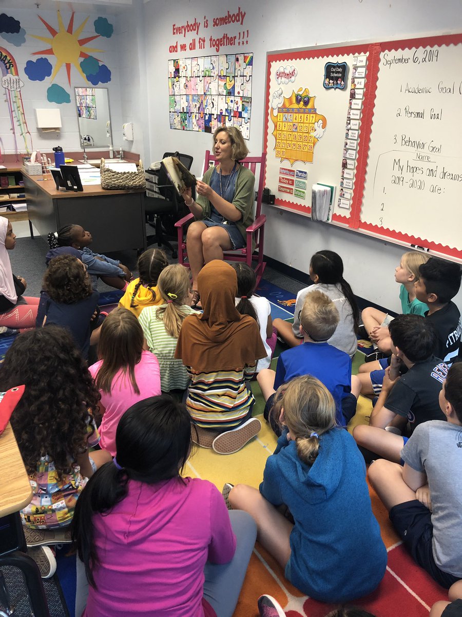 MsNewbold_CIS's tweet image. We love when @Principal_CIS comes to read to us! @CIS_APS