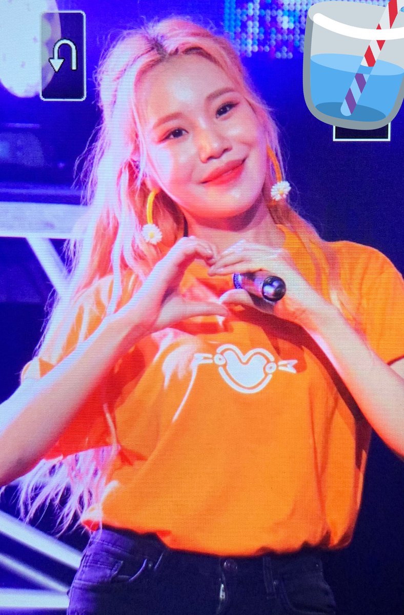 JooEJuicE's tweet photo. 190906 팬이벤트 Chiri Chiri 프리뷰
천사쨩🍊
#모모랜드 #MOMOLAND #주이 #JOOE
#モモランド #ジュイ https://t.co/NqgtLQFBN2