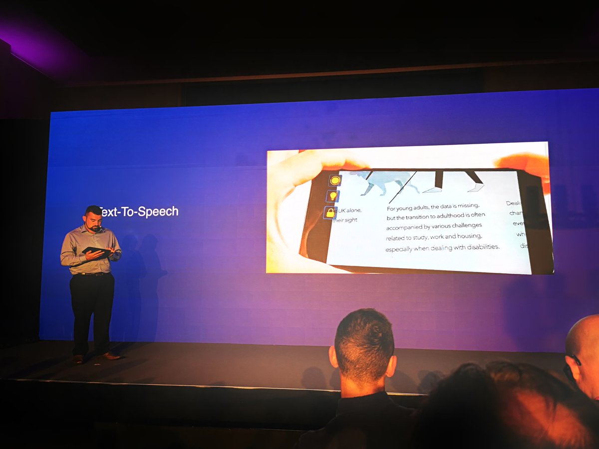 jmcomms's tweet image. And text to speech will read captured text out aloud. #IFA19 #Honor #PocketVision #RNIB