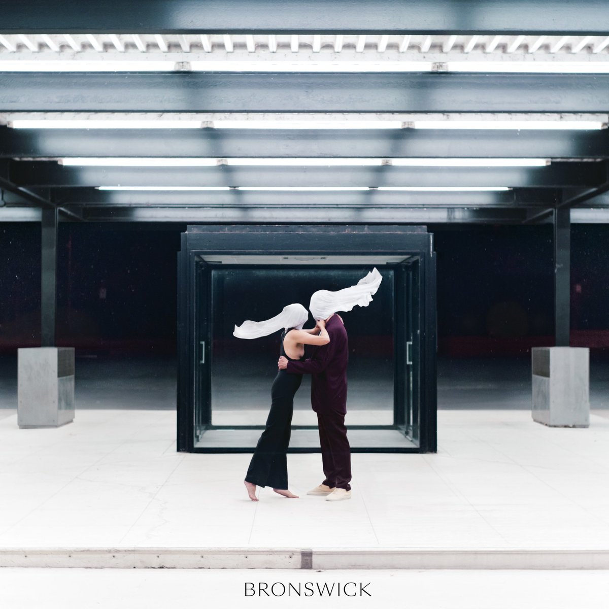 _Bronswick_'s tweet photo. ENFIN! notre 1er album "Nuits Plurielles" est disponible partout: https://t.co/wV9kWvrl0X #NewMusicAlert #NewMusicFriday #NewMusic  @LisbonLuxRec https://t.co/zD3CEttTFK