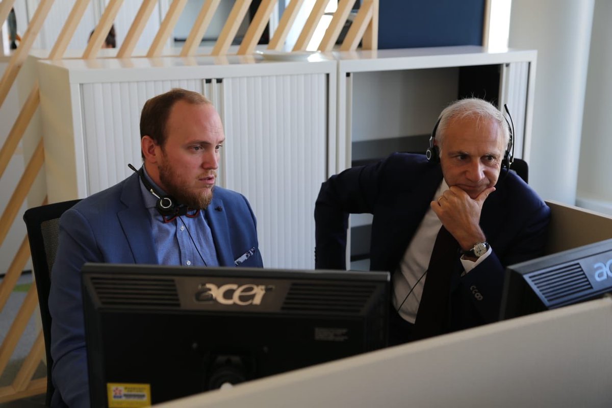 salaun_gaelle's tweet photo. Un plaisir d’accueillir Marc Benayoun à #Smartside Un moment fort pour les équipes @EDFofficiel #CommerceIDF engagées au service des #clients #TransitionEnergetique https://t.co/EsHf4LpTUG
