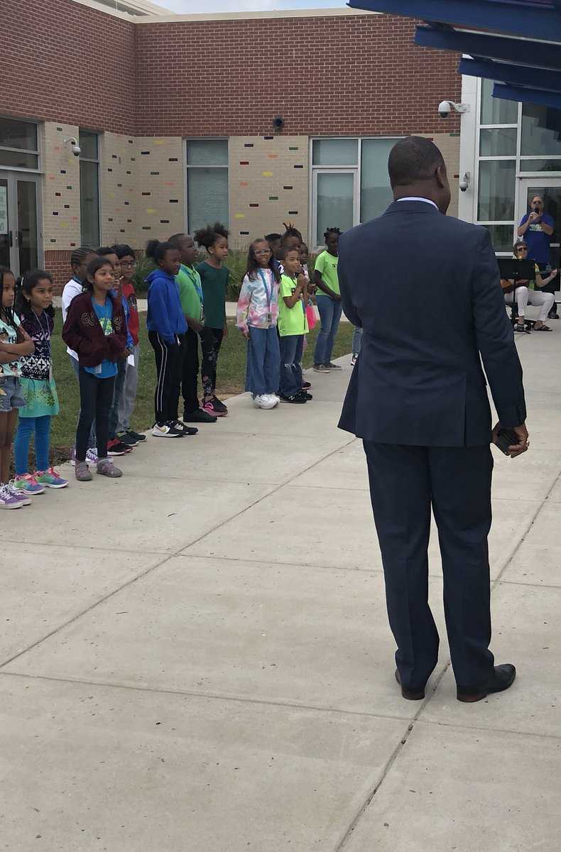 MrPenn31's tweet photo. Our new superintendent, Dr. Williams came for a visit today and we had to give him our loud and proud @LyonsMill welcome! #TeamBCPS #TeamLMES https://t.co/OJPC2G9qe3