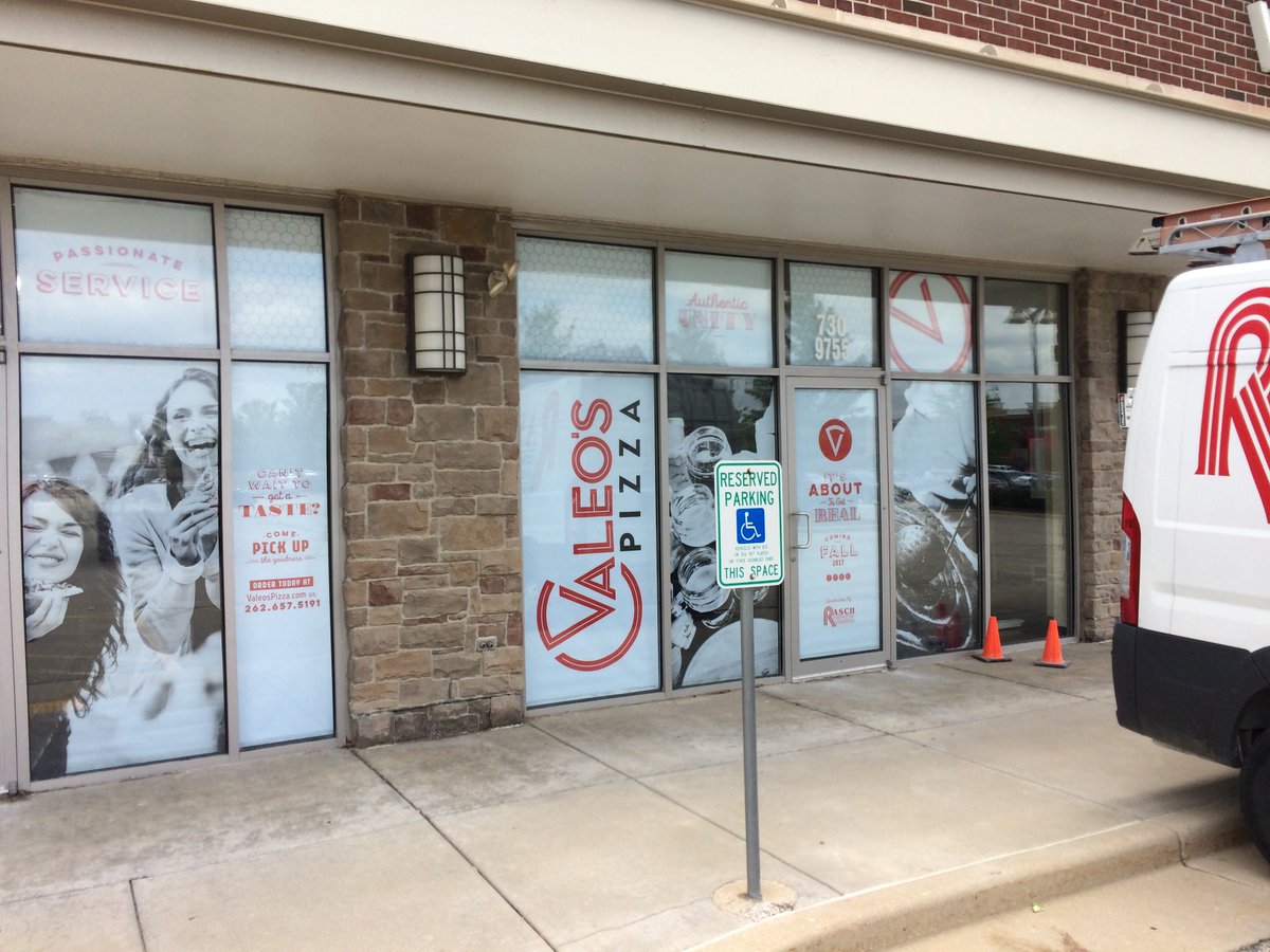 SARKenosha's tweet photo. Did you know: Over 75% of consumers indicated that they had entered an unfamiliar store based entirely on compelling signage?! #signarama #customsigns #growyourbusiness #marketing #standout #catchtheireye https://t.co/vYGMhmOOdX