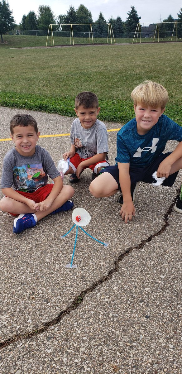 AndreaWiden's tweet photo. Loved seeing the teamwork with our buddy classes this morning! They worked together to make a perch for  Harry. @DSmithSmarties @JMierkowicz #sascompass https://t.co/MaFnMiwVw2