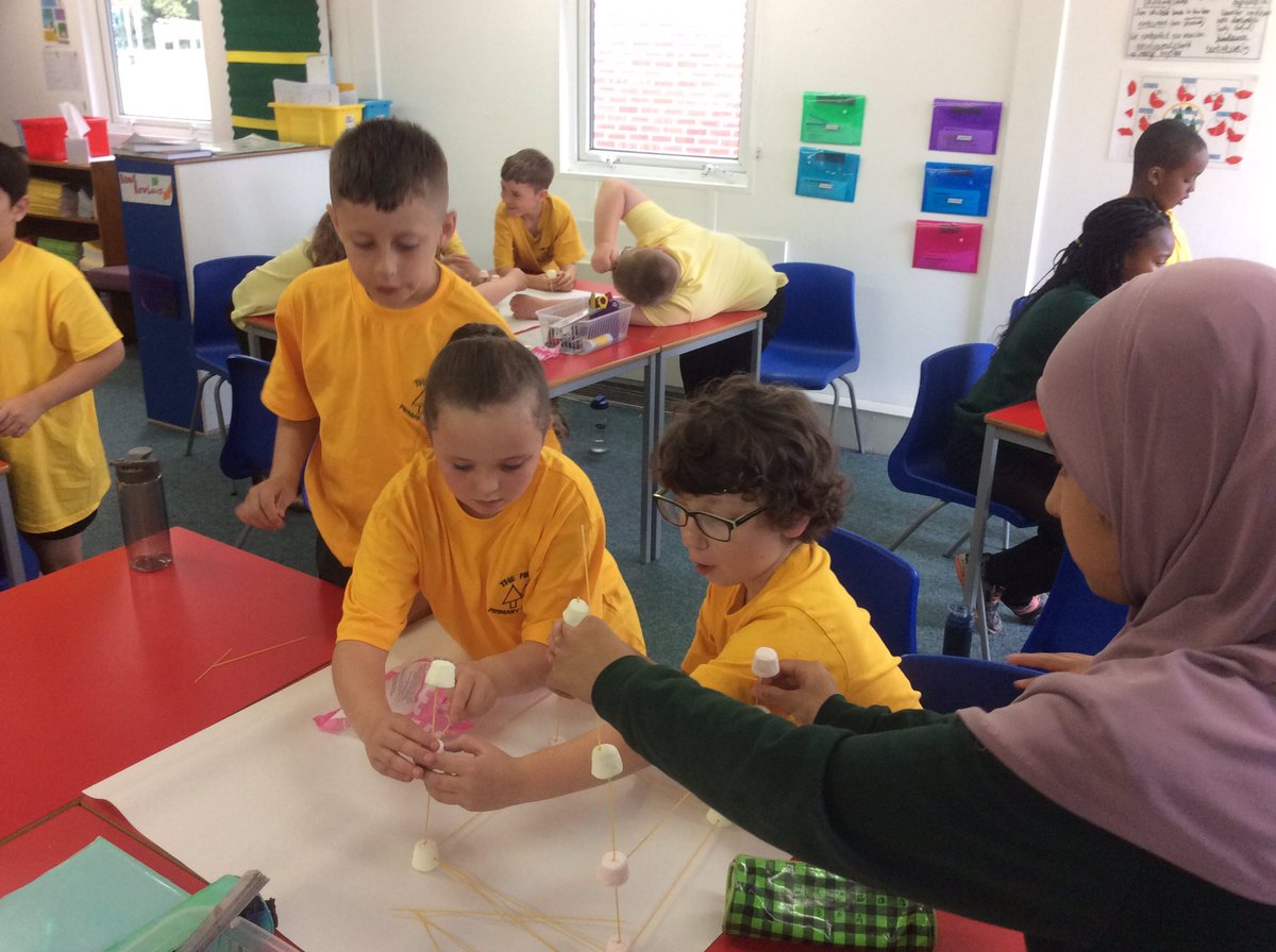 firsprimarysale's tweet photo. #Year6KP our next team building task consisted of using marshmallows and spaghetti to create the tallest design #DandT #tastywork https://t.co/NhJQaRf2Q1