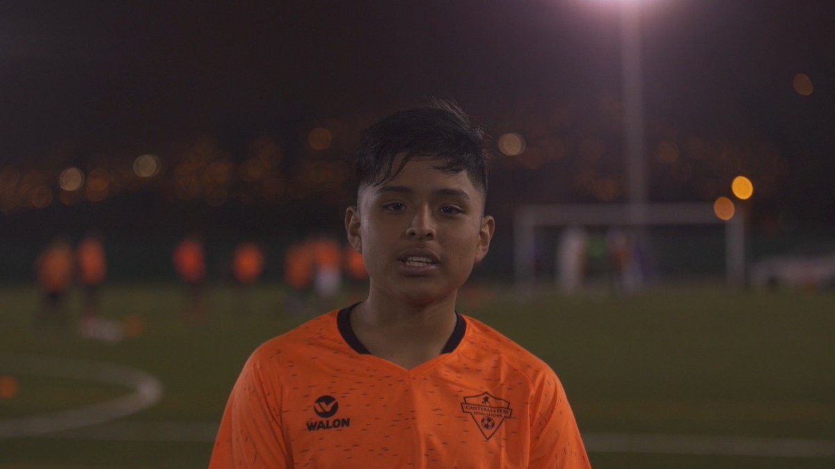 SuenosDeBarrio's tweet photo. ¡¡LLEGÓ EL DÍA!!

HOY desde las 8pm por @MovistarDeporPe, no te pierdas #SueñosdeBarrio.

Conoceremos la historia de Zamuel (11 años), quién fue el más destacado de la convocatoria que hicimos en Ate. Él demostrará su talento y lo acompañaremos a iniciar su sueño en el fútbol. https://t.co/gX32VGeMG3