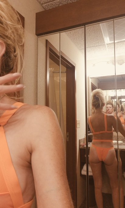 Bummed I didn&rsquo;t get to lay out this summer 😔🧡 https://t.co/HMQK38xF9a