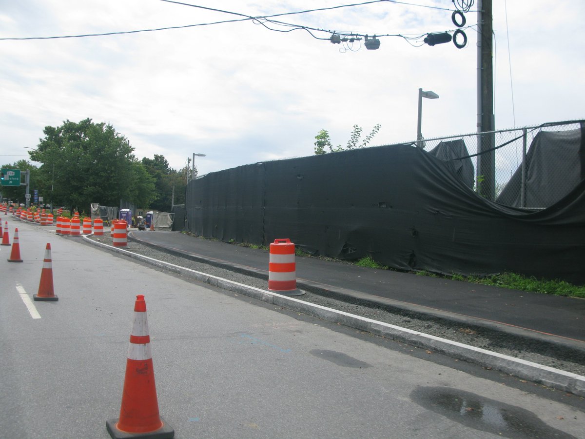 BikeTarrytown's tweet photo. 1/ Here's the current status of the Mario "Don't forget the M" Cuomo / Tappan Zee Bridge #cycling/#walking "Shared Use Path" (SUP)...
"Side Path" in Tarrytown on west side of Broadway from SUP to Rt 119. (Only 10' wide, which will be tight for volumes we expect at peak times.) https://t.co/8j1C66tQXX
