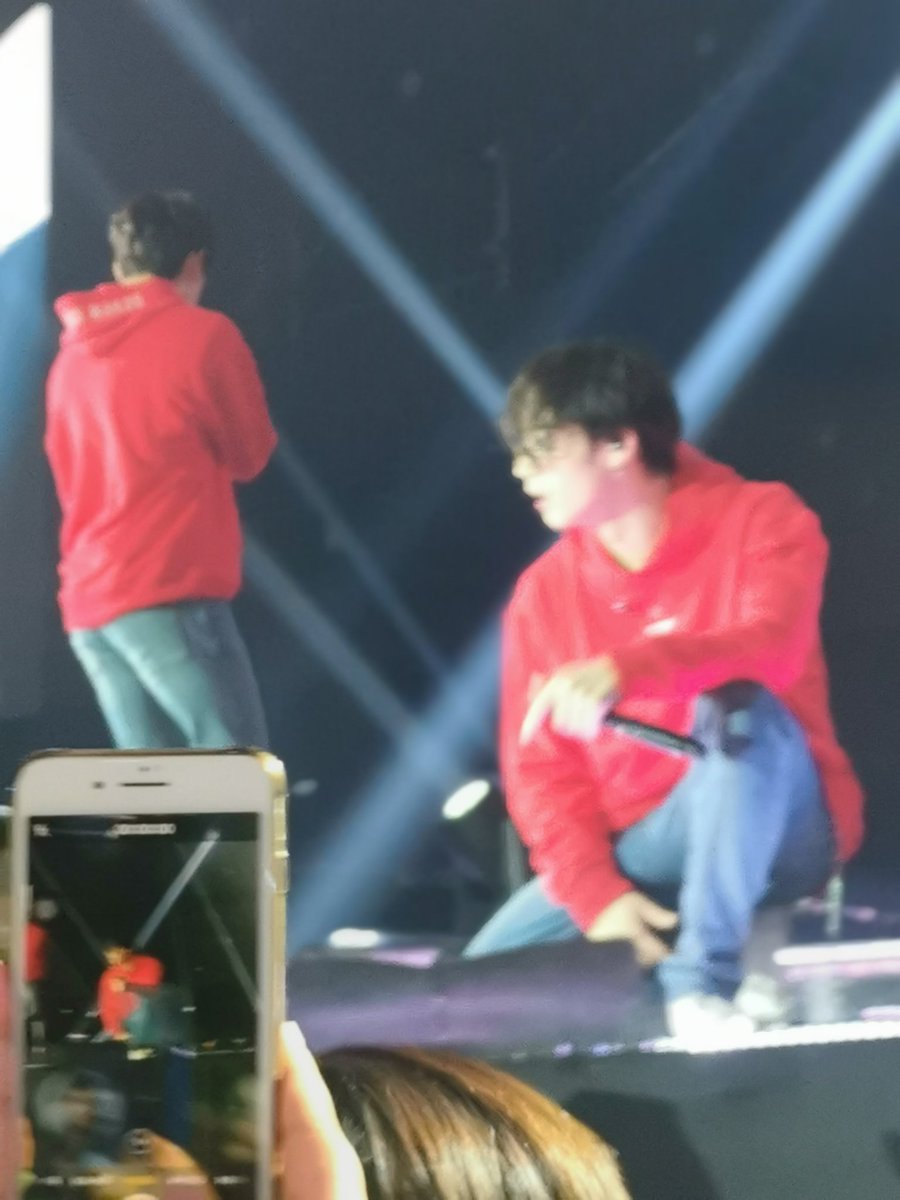 JernVincent's tweet photo. ใครไหวไปก่อนเลย

#GOT7FANFESTinBKK_DAY2_R1
#GOT7 #got7
#GOT7FANFESTinBKK_DAY2 https://t.co/Qy0pkLgF6H