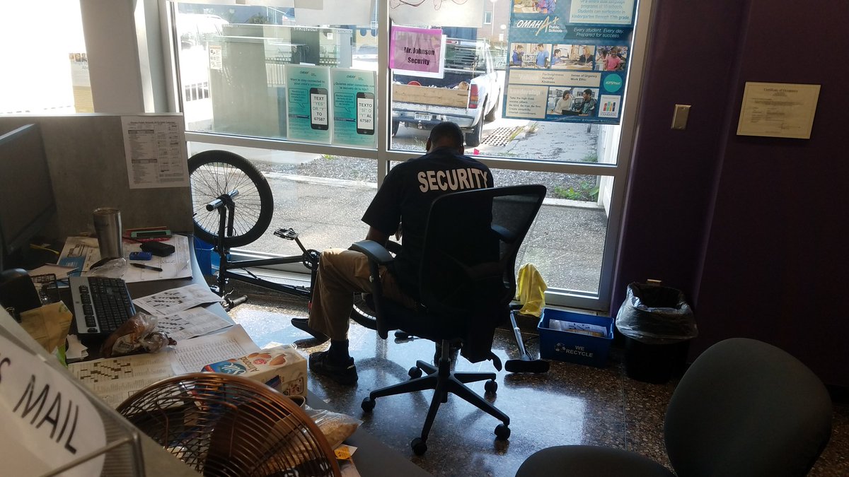 ekarmaa688's tweet image. When the phenomenal Mr. Johnson noticed a student roll in with a flat tire, he took action. After a patch and pump, this student is ready to continue his perfect attendance streak! #KnownLovedInspired #WorthwhileWork #MakeSomeonesDay