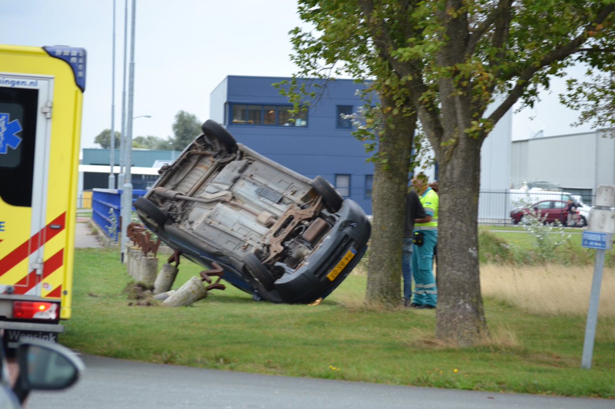 Wad aanwezig voorangsfout ongeval auto bestel auto Farmsum ijzerweg