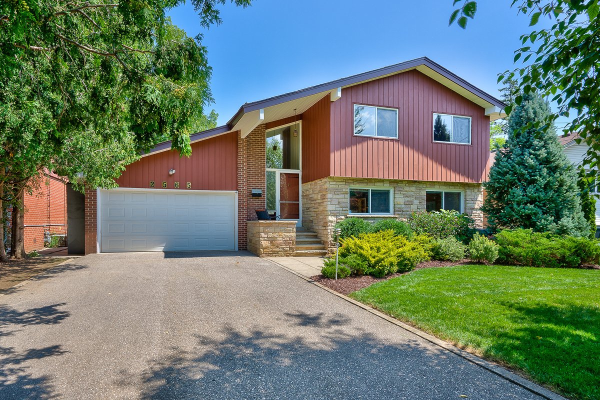 GTAHomexperts's tweet image. Click for more photos and details! Never offered before, this stunning home sits on a prime lot in the prestigious Erindale village, and offers over finished living space and a beautiful backyard oasis. With so much character and .. jazz-samra.cb1.so/2p6jsl