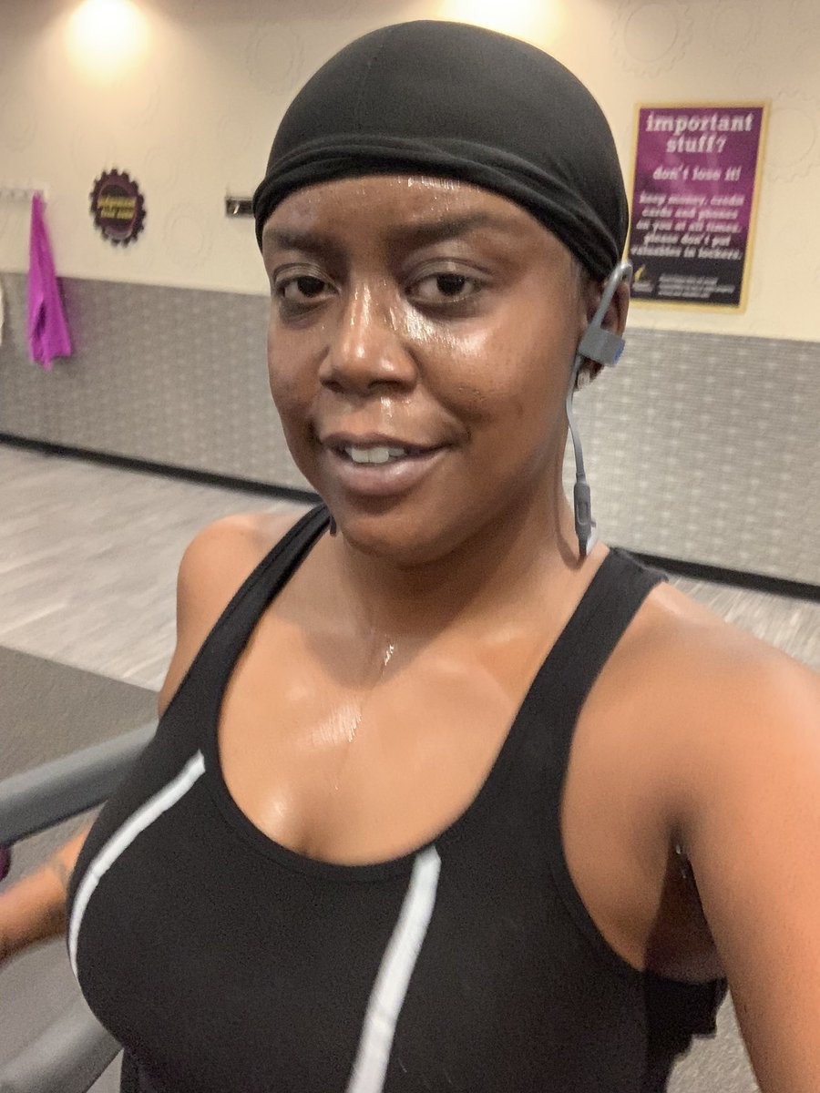 missesluvjones's tweet photo. Ab Pulls 120x 60lbs
Seated Row 110x 45lbs
Leg Extensions 100x 45lbs
Tricep Extensions 100x 45lbs
Lat Pulldown 100x 60lbs
20 minute core circuit
Mixed run: 4.8 miles
HAPPY FRIDAY ๐๐๐ #100DaysOfMovement #FitFam #moveyaBody #PFgang #JustDoIt #PFRunners #GirlsWhoLift https://t.co/rjzCqYHvY0