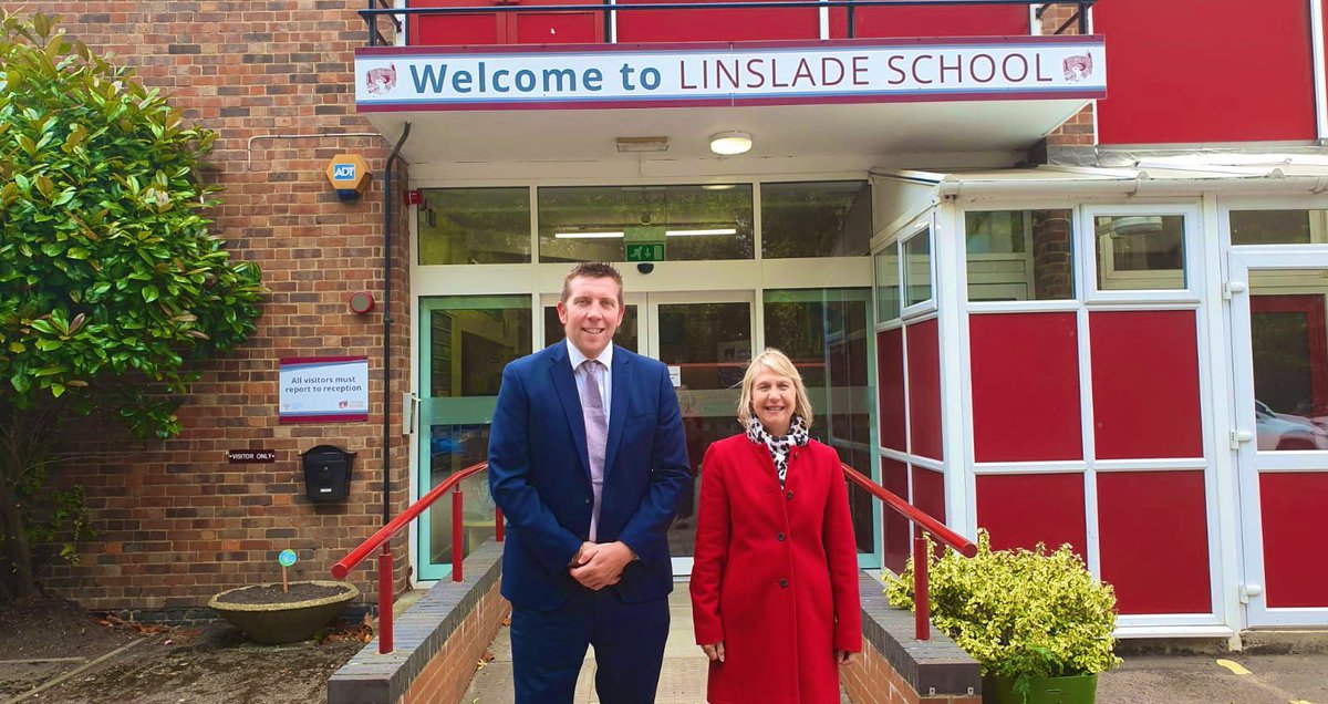 linsladeschool's tweet image. An excellent first week back led by our new Heads- a calm, focused and ambitious start by our students! #epiclearning @mjpGibbs @Cedars_Upper @ChilternLT