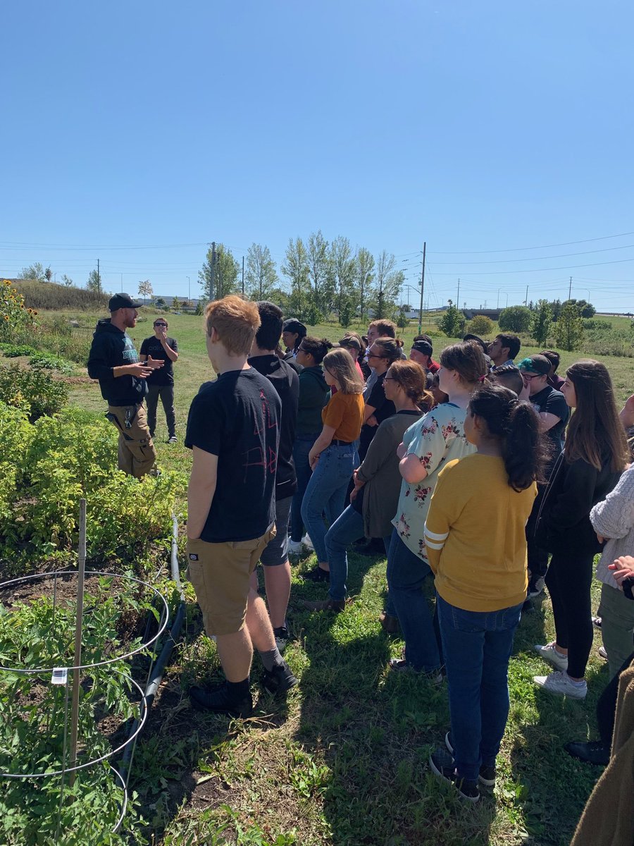 JoshChefjos's tweet photo. Touring the grounds and harvest with my students at DurhamCollege under supervision from Ryan Cullen our horticultural expert! https://t.co/HFjbQvmFSN