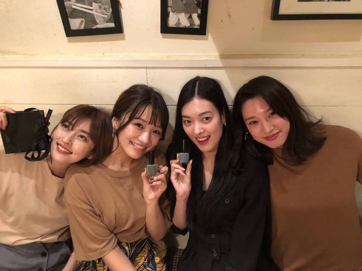 maaayupi's tweet photo. ああ、幸せな時間😳💕
仲間を超えてファミリー💕
SG〜！ラブ！
昔の動画見て爆笑からの涙。笑
SGファンの皆さま、
メンバーみんな元気です！！
次はるな、あみも絶対🥰✨
#sakaegirls #サカエガールズ https://t.co/QcZDxSa3kE
