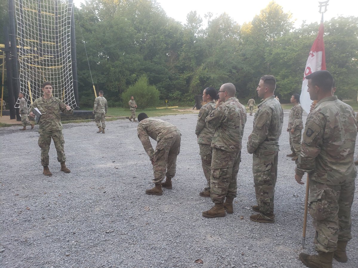 TheRealHammer6's tweet photo. Air Assault! Little known fact, but Hammer Soldiers conduct PT at #TSAAS so often, it's listed as a secondary residence for most. #notyourtypicalstaff #rakkasans #menofwar #133CAV https://t.co/fCH4uA2bIb