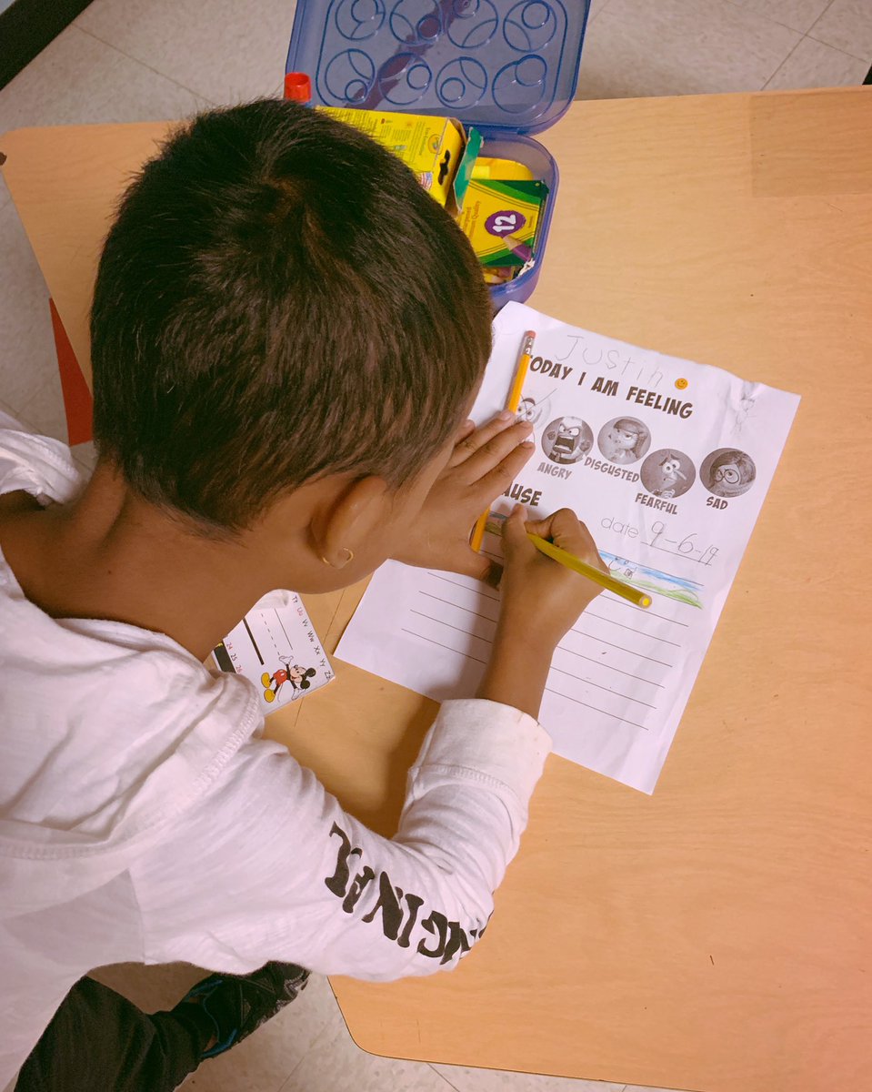 kmirtQV20's tweet image. Another morning zone will be writing/drawing about our daily feelings.  #insideoutmovie #disneyclassroom