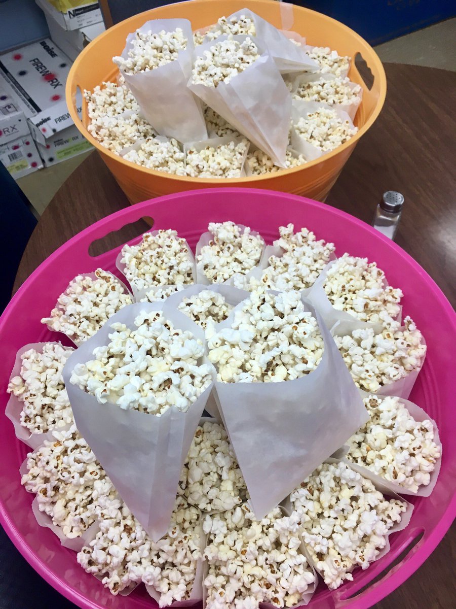 nicksofio's tweet image. The smell of popcorn filling the hallways means it’s a popcorn Friday!! Thanks to our awesome parent group, LESO, for making this happen. #ALASconnectED #LKCanDoKids