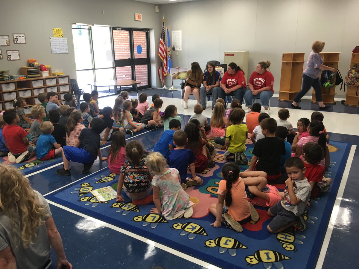 Savanah__76's tweet photo. #okagclass #readAgbooks19 @stilwellindians #StilwellHighSchool💙💛📖 https://t.co/wVEYbxvbGf