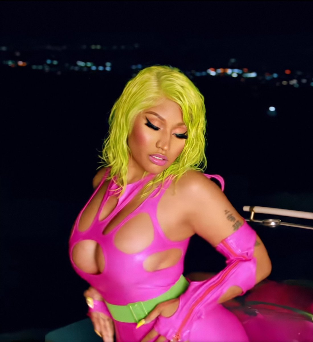 On Twitter Nicki S Hairstylist Arrogant Tae Deserves An Award