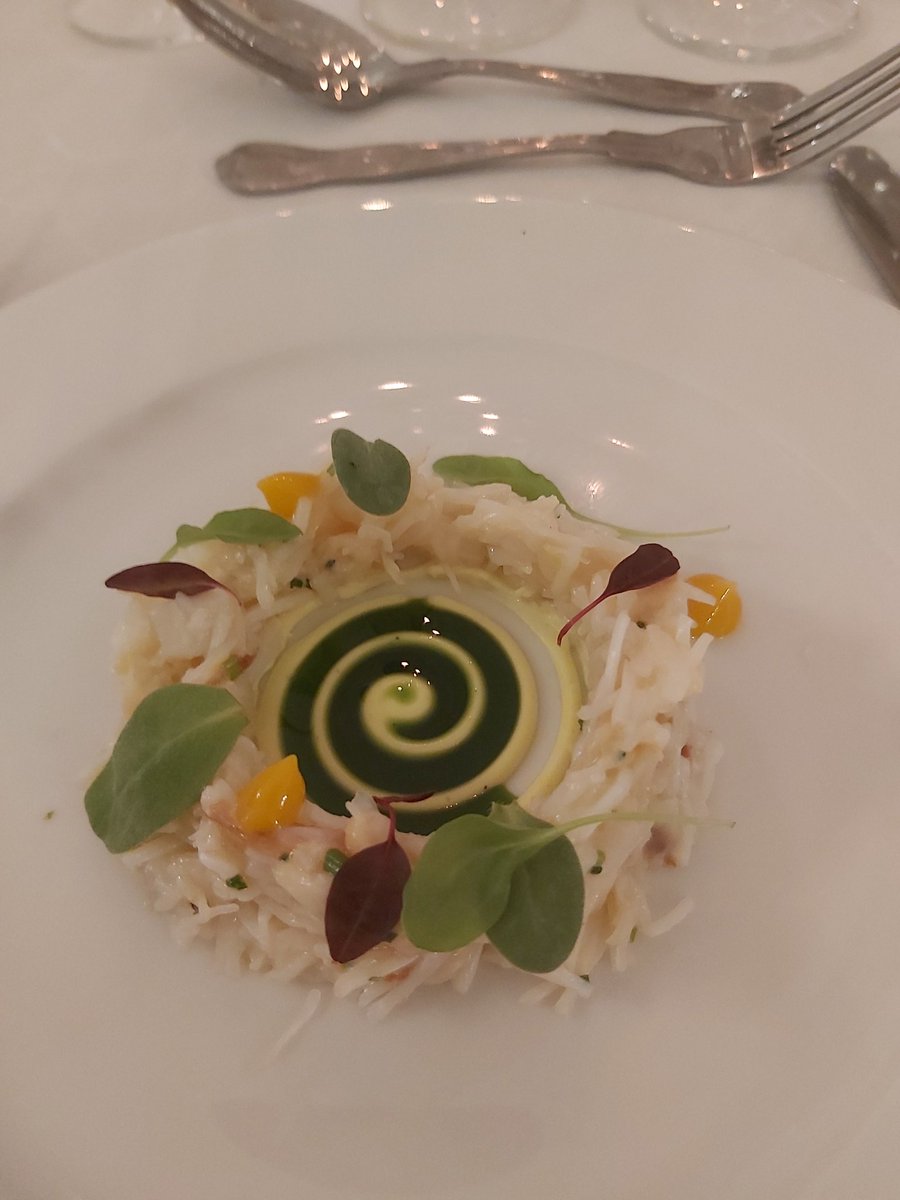 Skyline_Coach's tweet photo. @GaiaBoringdon @BoringdonHall @scottipaton #amazingmenu #seafood #champagne #yummy #friends #laughter https://t.co/QyK83tFJra