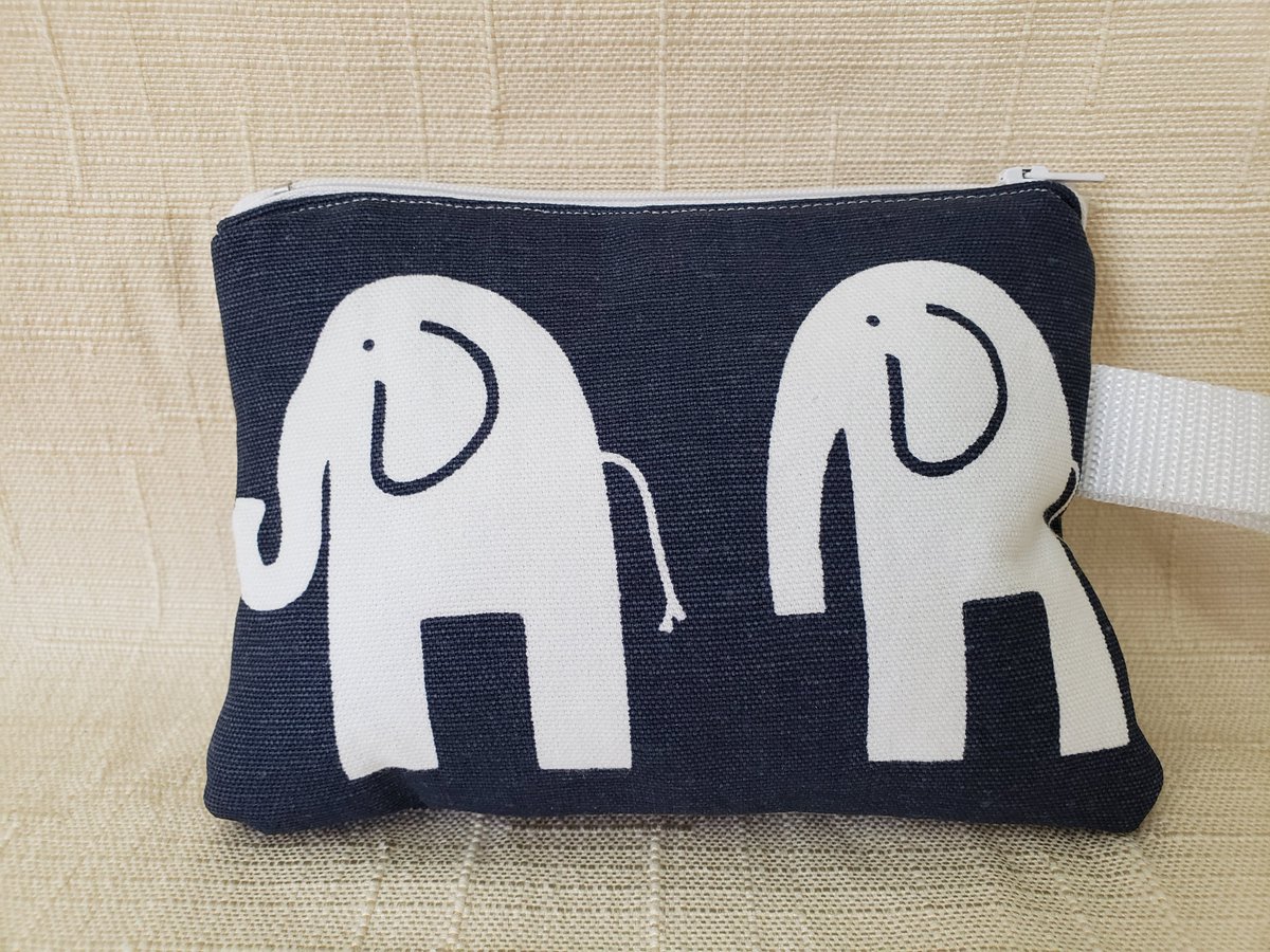 quilts_more's tweet photo. Elephant Coin Purse, Extra Large, Zipper Bag, Navy, White, Elephant Purse, Extra Large, Pouch, Pocketbook, Bag, Moneybag, Pocket, Billfold https://t.co/vlgJVMexQ3 #ImagineQuiltsAndMore #Etsy #LargeCoinPurse https://t.co/UW0YfmYM1w