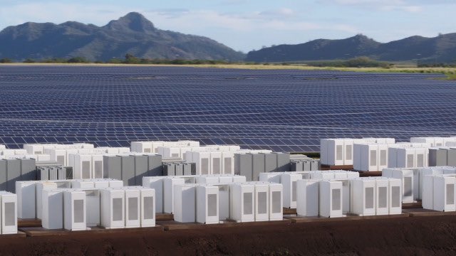 rolf_nbgr's tweet photo. @jdoeschner @dw_environment Main source will be solar, even for primary energy.
It’s cheap.
It’s easy to implement in a modular way.
Generates power while constructed.
Easy to be updated with rising demand.
If fractions of a solar power plant get destroyed the plant is very likely to continue. https://t.co/NT7zl4jLzc