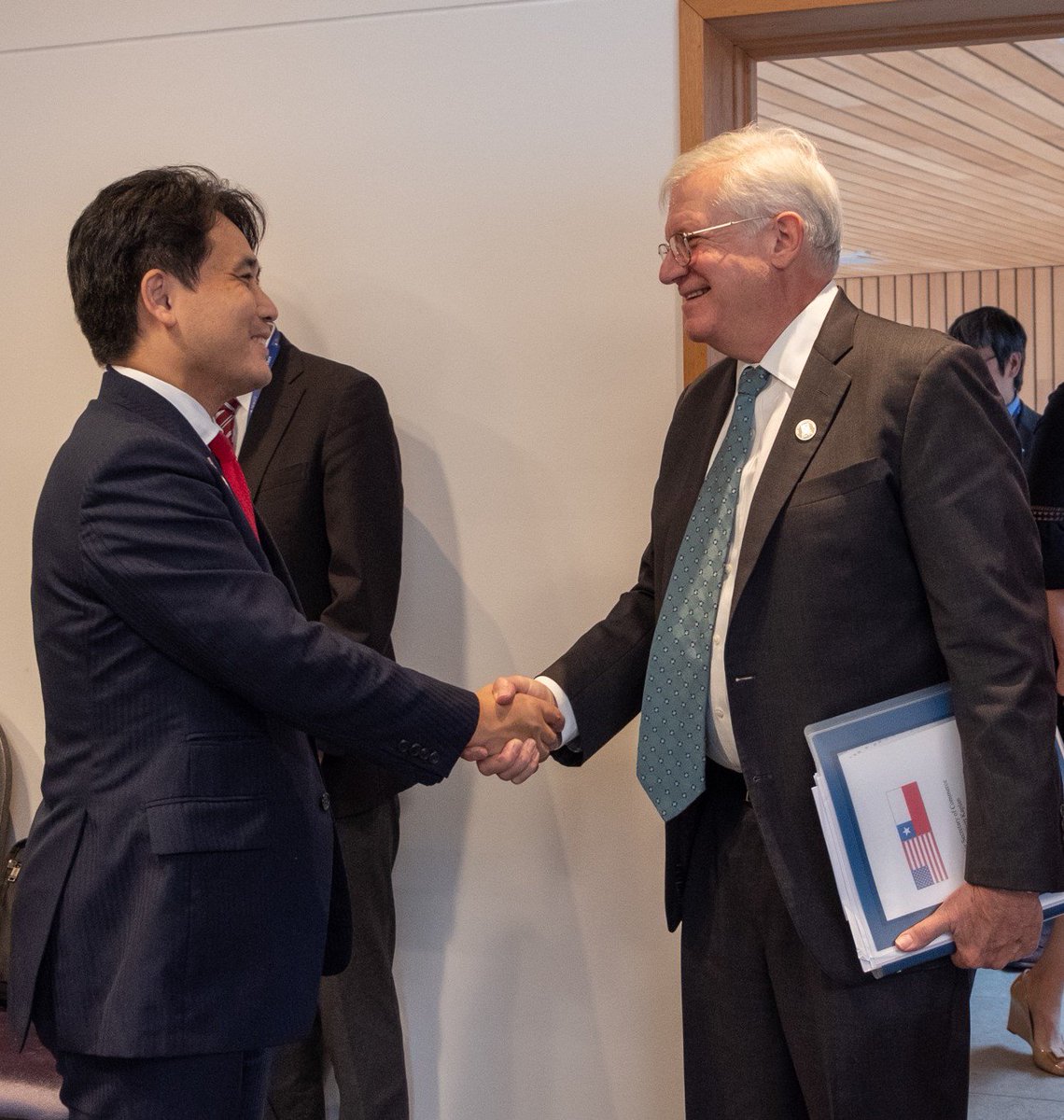 TradeGov's tweet photo. @TradeGov U/S Kaplan and Japan's Parliamentary Vice Minister of Economy, Hirofumi Takinami, met to discuss collaboration on the APEC SME Working Group. #APECChile2019 #ApecPyme2019 https://t.co/qgyAtPUxNc