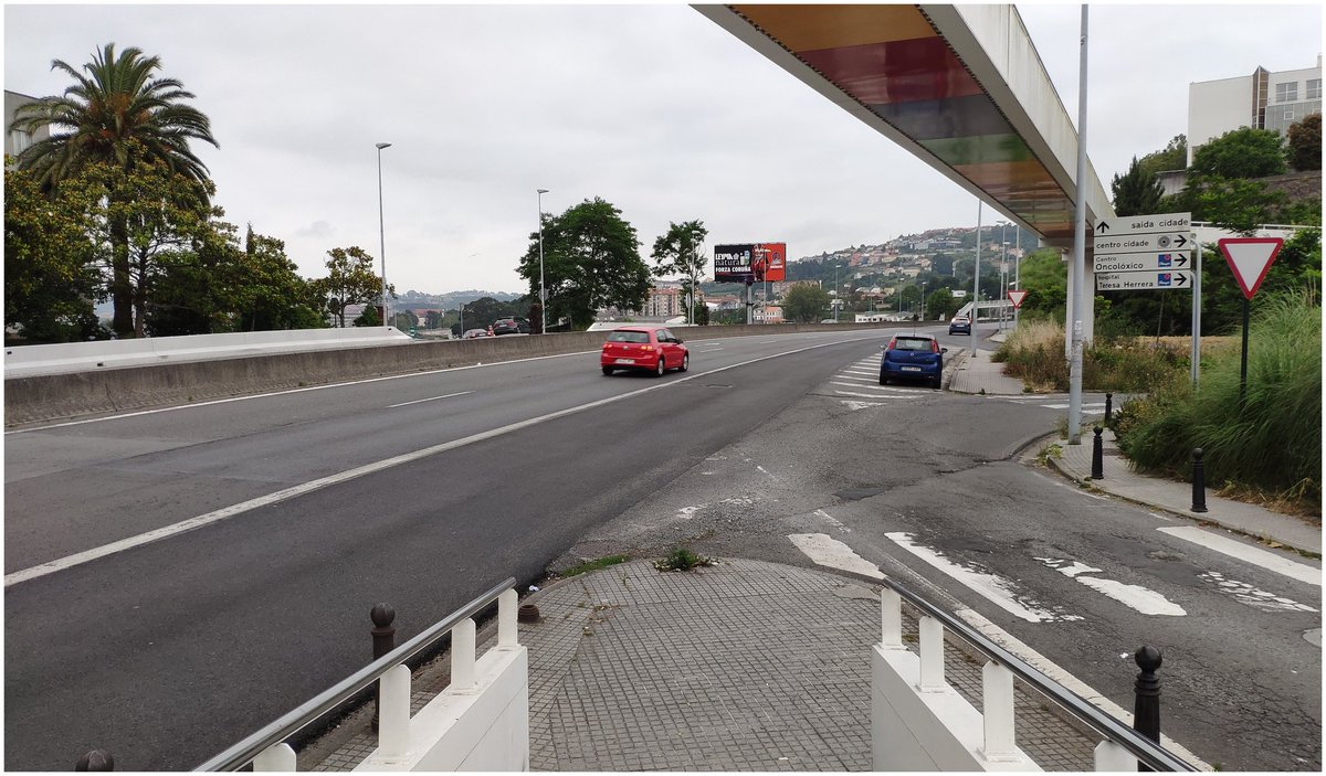 BlogBusurbano's tweet image. Pues sabemos de quien os querría meter por la calle interior...🙉
Estos detalles son os que en ocasiones nos llaman la atención, por cuando quien planifica, o no lo hace in situ, o desconoce ciertas particularidades -en este caso- relacionadas con el #BusUrbano de #Coruña.
Antes: