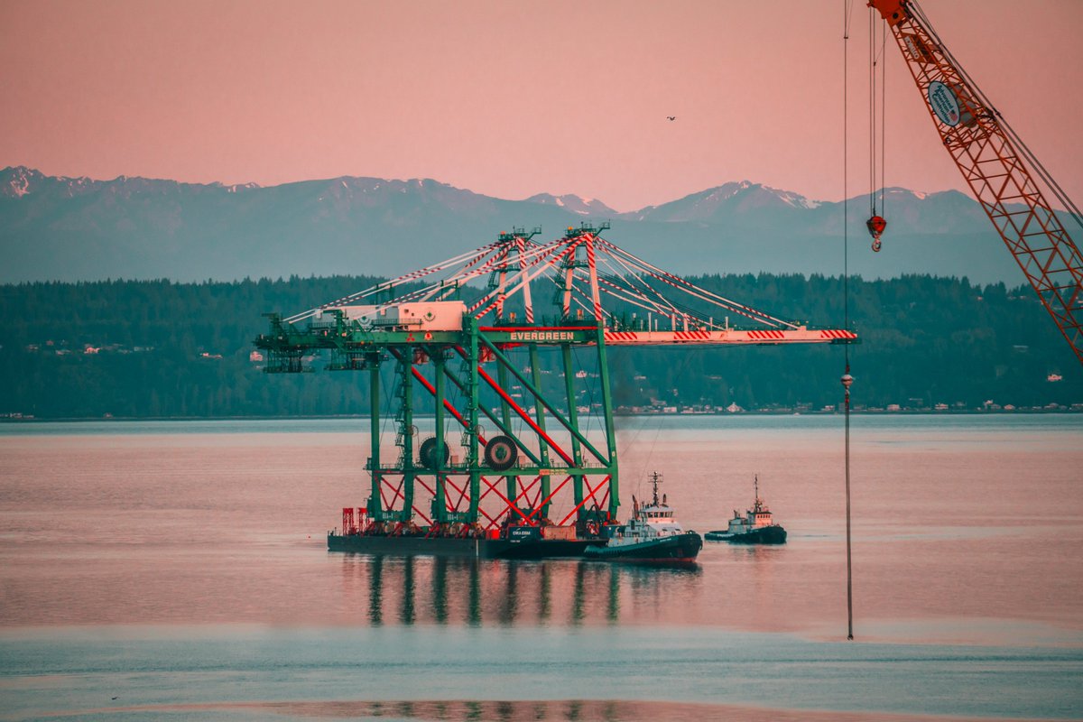 PortofEverett's tweet photo. #FBF to June 11 as the #PortofEverett welcomed the arrival of 2 container cranes from @PortofLA. The cranes are part of the $57M modernization project that ensures the Port’s facilities are ready to support the next generation of cargo including aerospace parts for the new 777X. https://t.co/8hcjdp6K3k