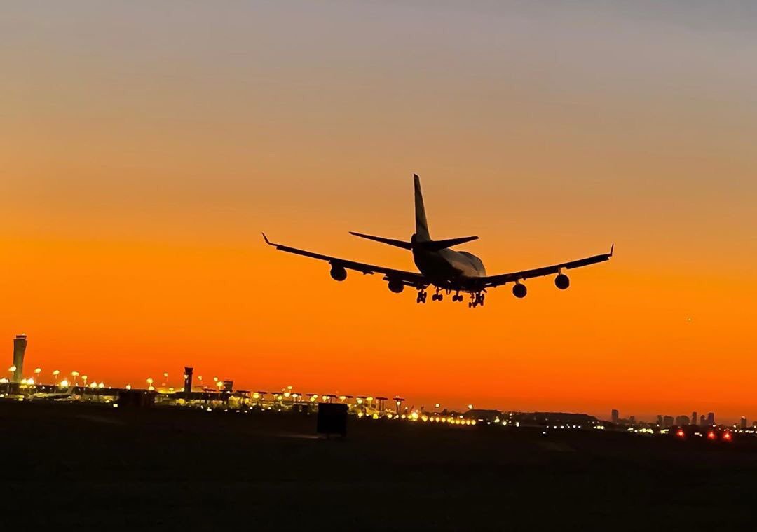 ELALSPAIN's tweet photo. Puesta de ☀️ perfecta para un fin de semana perfecto
-
📸 de @asafg11
#ElAl #Volar #Avión https://t.co/FFXjohj0Fb