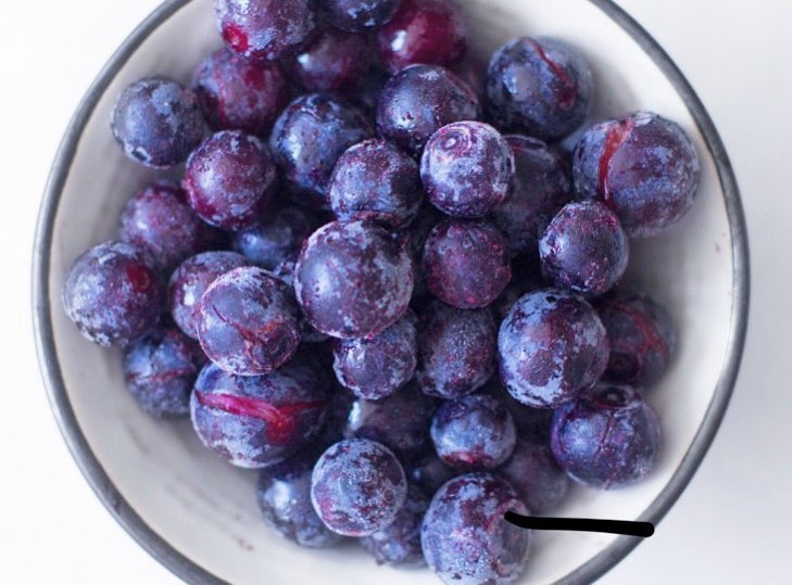 #Blueberries have 1 of the highest #antioxidant levels of all common fruits. They also help maintain a healthy #bloodpressure level & fight certain #cancers. Frozen or fresh, they are all great for you & your loved ones so grab a bag, a handful, or a bucket. #HighLightingHealth