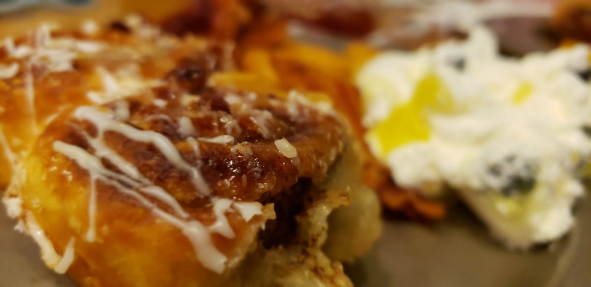 Mickey_4_Minnie's tweet photo. #Brunchtastic @ #TrailsEndBuffet #FortWilderness. The stand outs: lemon trifle, pecan sticky buns, and the crispiest, crunchiest tater tots ever! Yum! https://t.co/sN1Zw9rFJo