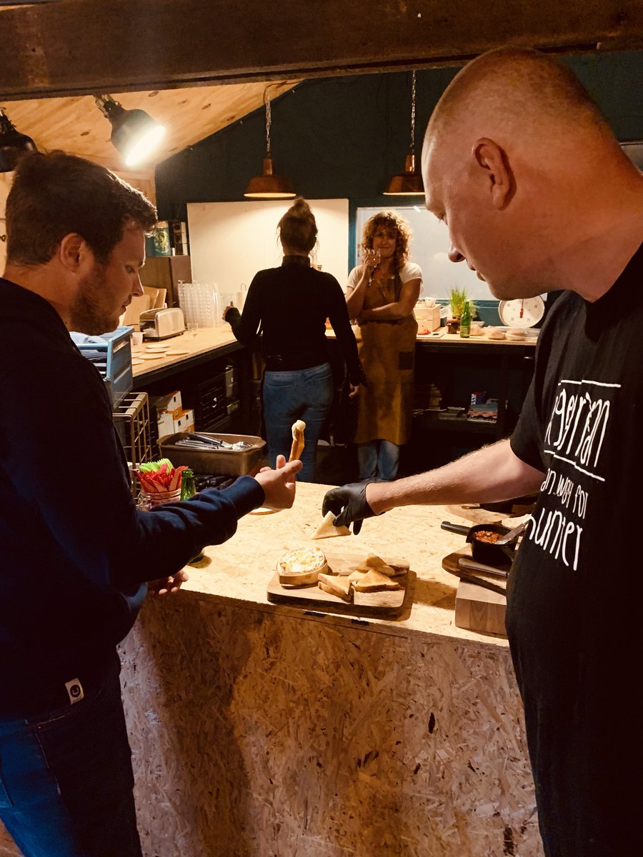 DUUGNL's tweet image. Is this @rsoeteman taking something vegetarian from the BBQ?! 😱😜 #umbracoBBQ #umbraco #duug