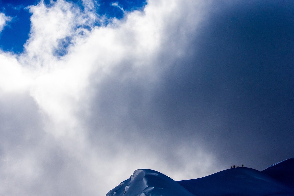 TravRice's tweet image. Ants on a ridge 🐜| #DepthPerception | @Quiksilver | @UnionBindings 

📷 Andrew Miller Photos